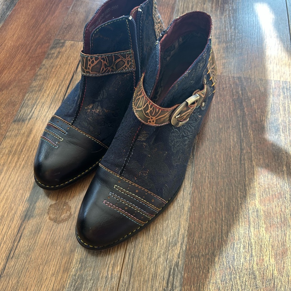 Spring Step Black and Brown Leather-Trim Chukka Boots - Picture 2 of 8